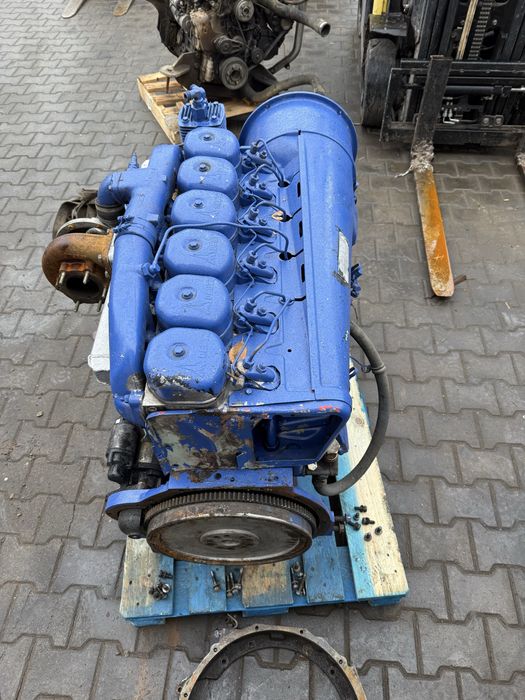 Motor Deutz cu 6 cilindri cu turbo , model : BF6L913