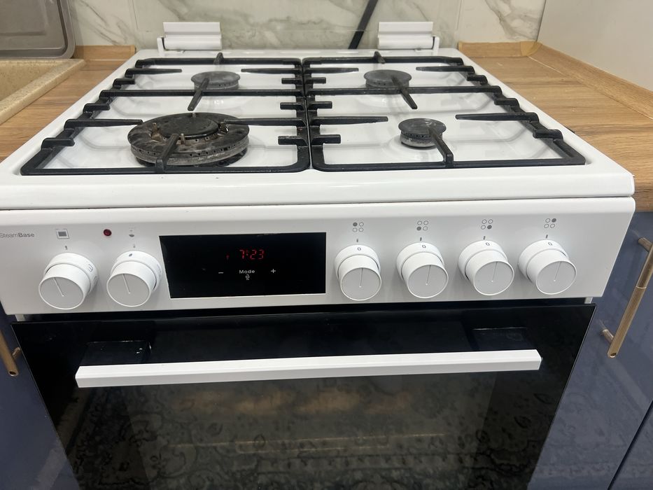 Продам газовую плиту