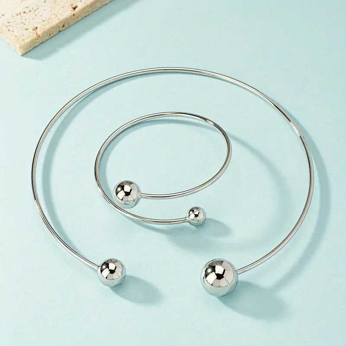 комплект колие и гривна с топчета сребристи