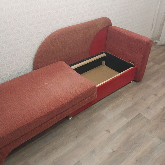 Продам диван в детскую