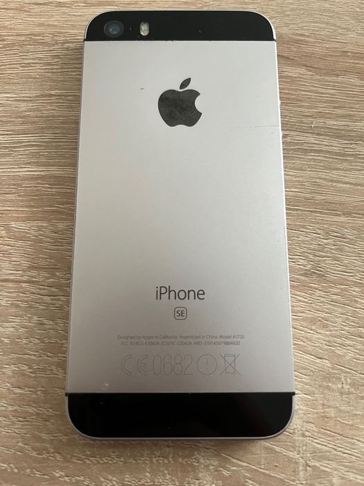 iPhone SE Телефонът става сама за части