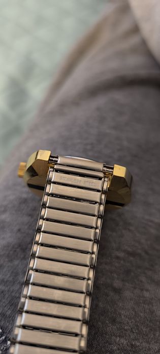 Ceas mecanic tip "Jump hour" Digital  Swiss