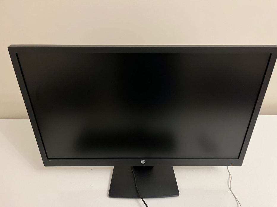 Монитор клавиаткуов и мышка