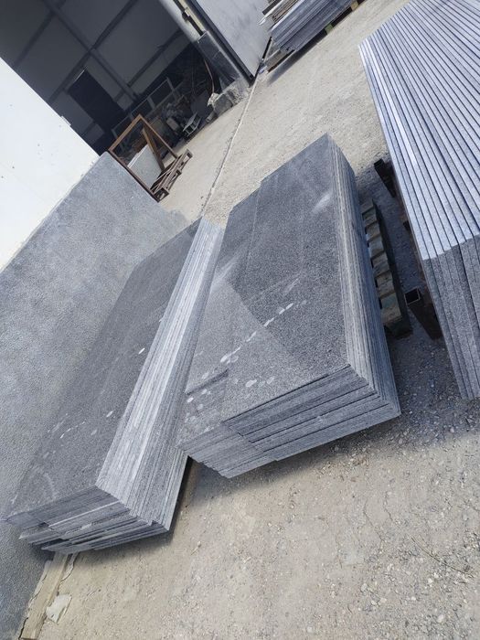 Кабр учун тош, Мармар ва Гранит