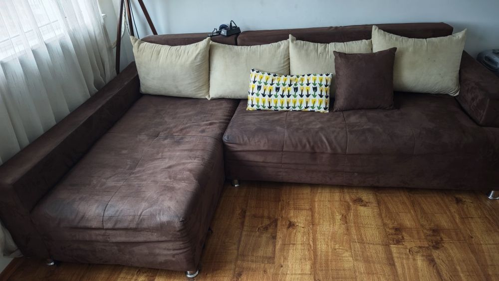 Разтегателен диван в кафяво