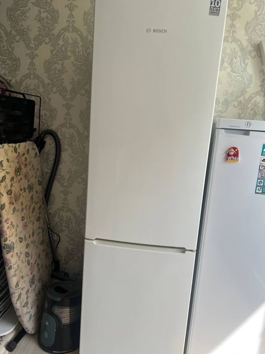 Продам 2 холодильника Bosch и Pozis compact