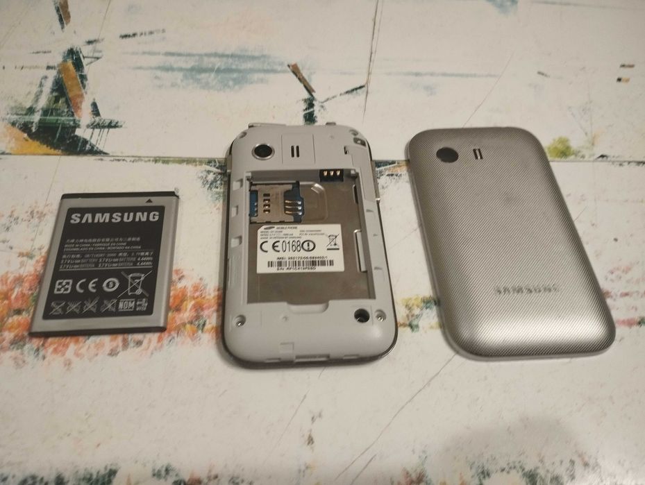 НЕРАБОТЕЩ Смартфон Samsung GT-S5360, за части или за колекционери.