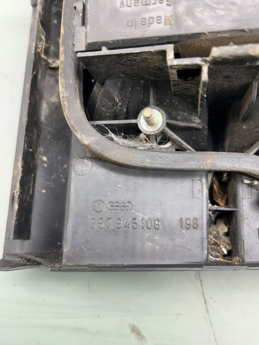 Lampa / Tripla stop stanga pe hayon 357945108 Volkswagen VW Passat