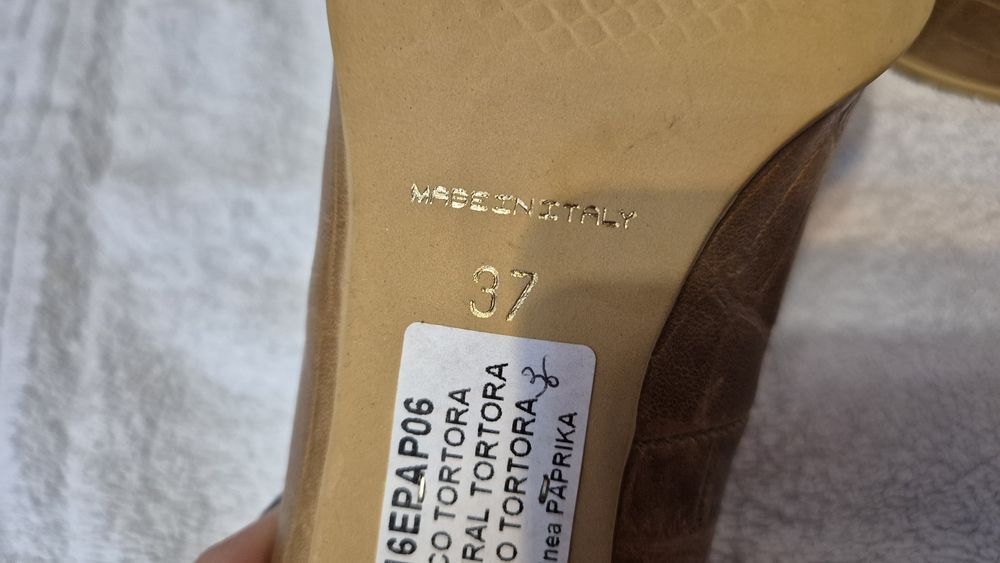 Vand pantofi noi piele naturala