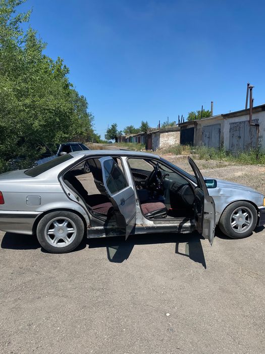 Продам машину   .