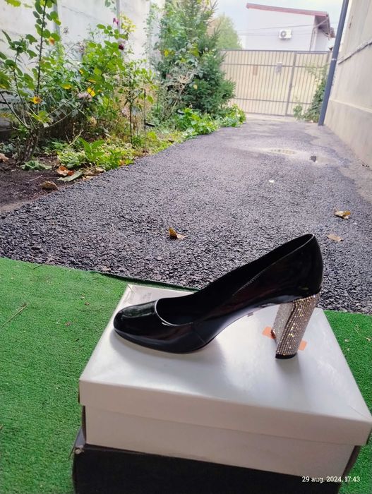 Pantofi dama eleganti