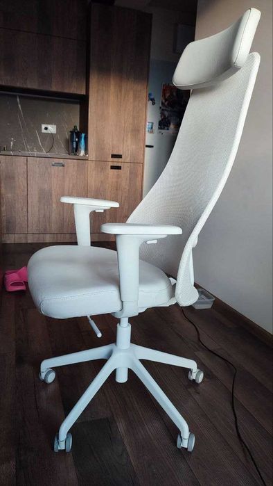 офис стол с подлакътници JÄRVFJÄLLET