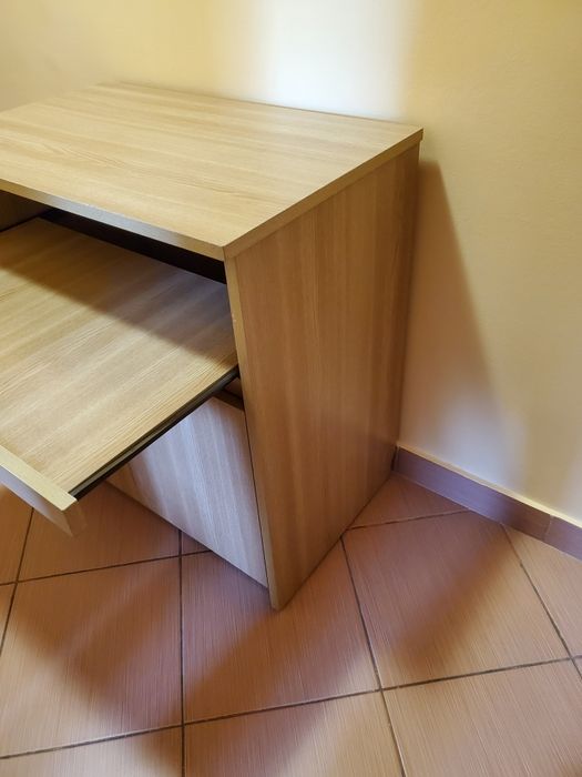 Masa tv comoda cu raft