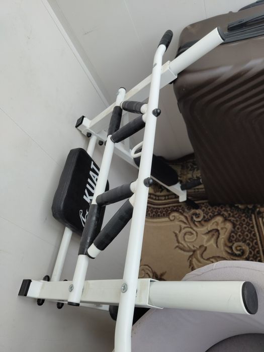 Продам турник Куат с болтами