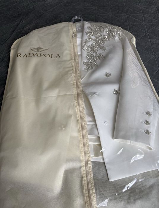 Бял костюм Radapola