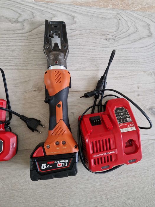 Presa de sertizat Milwaukee M12. wurth 18v