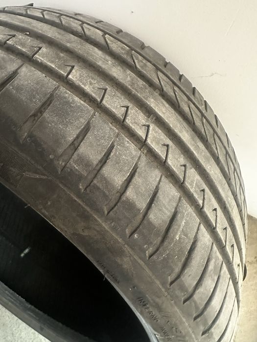 Pirelli R19 235/35 разнаширокий