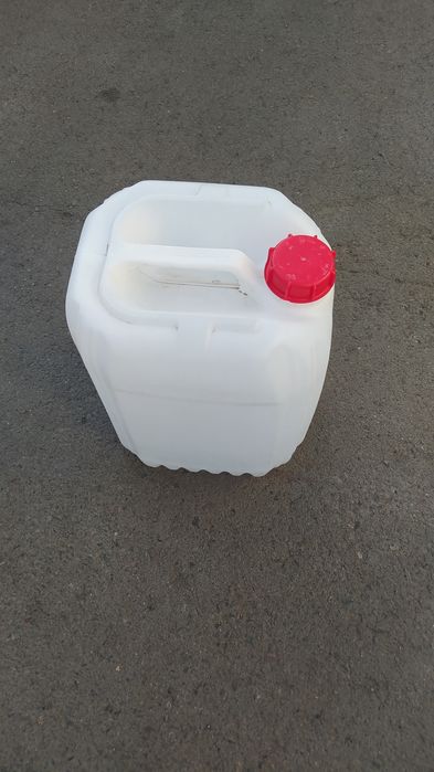 Продам канистры .