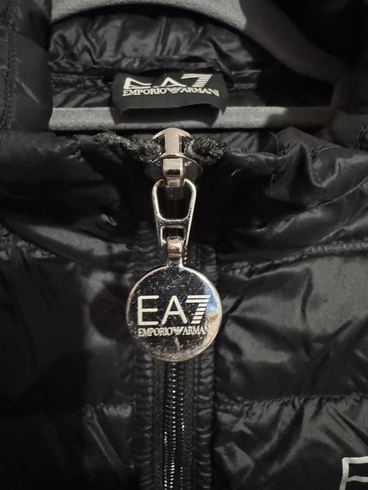 Дамско яке Emporio Armani.