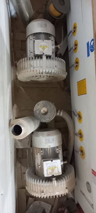 CNC фреза със серво двигатели и вакуум маса