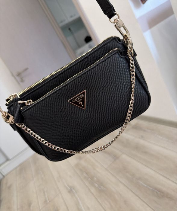 Дамска четна чанта GUESS
