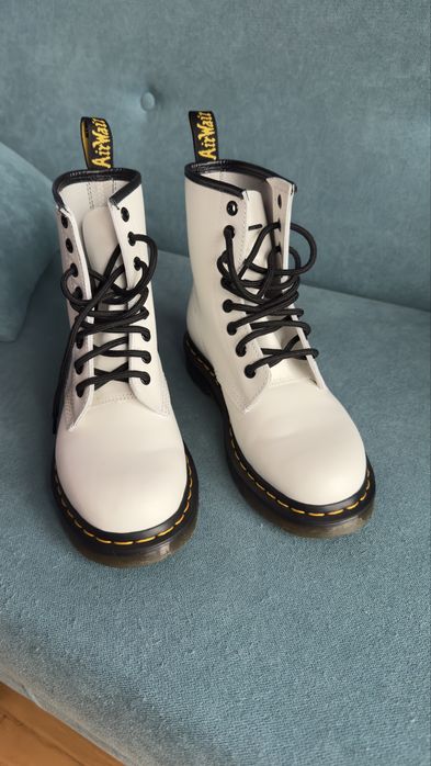 Боти Dr Martens.