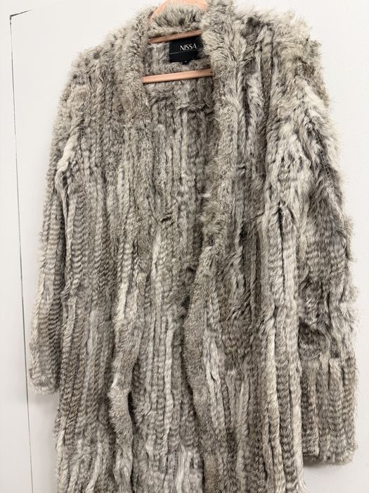 Haina blana iepure, Nissa