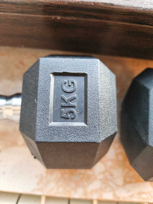 Gantere Hexagonale Profesionale din Cauciuc – 2 X 5 prete 110 RON