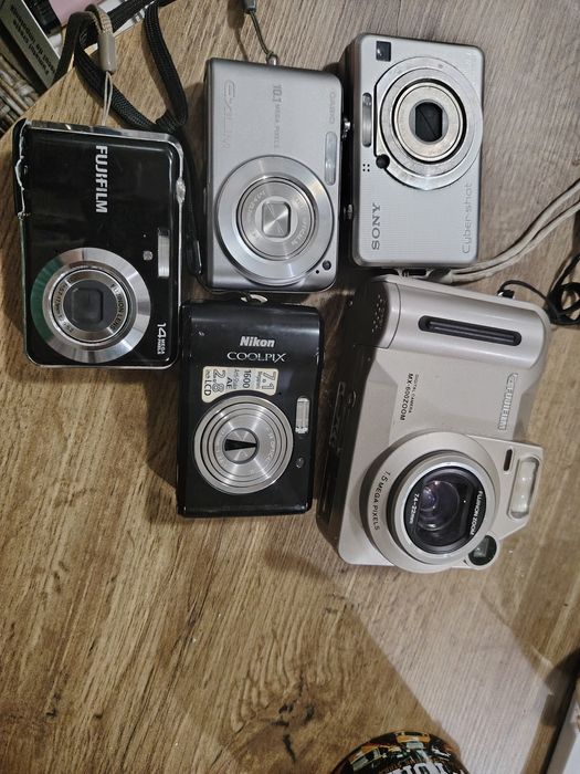 Vând aparat de fotografiat