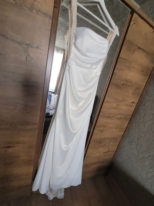 Булчинска рокля с перли