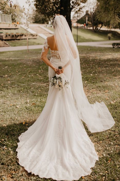 Rochie de mireasa cu voal lung