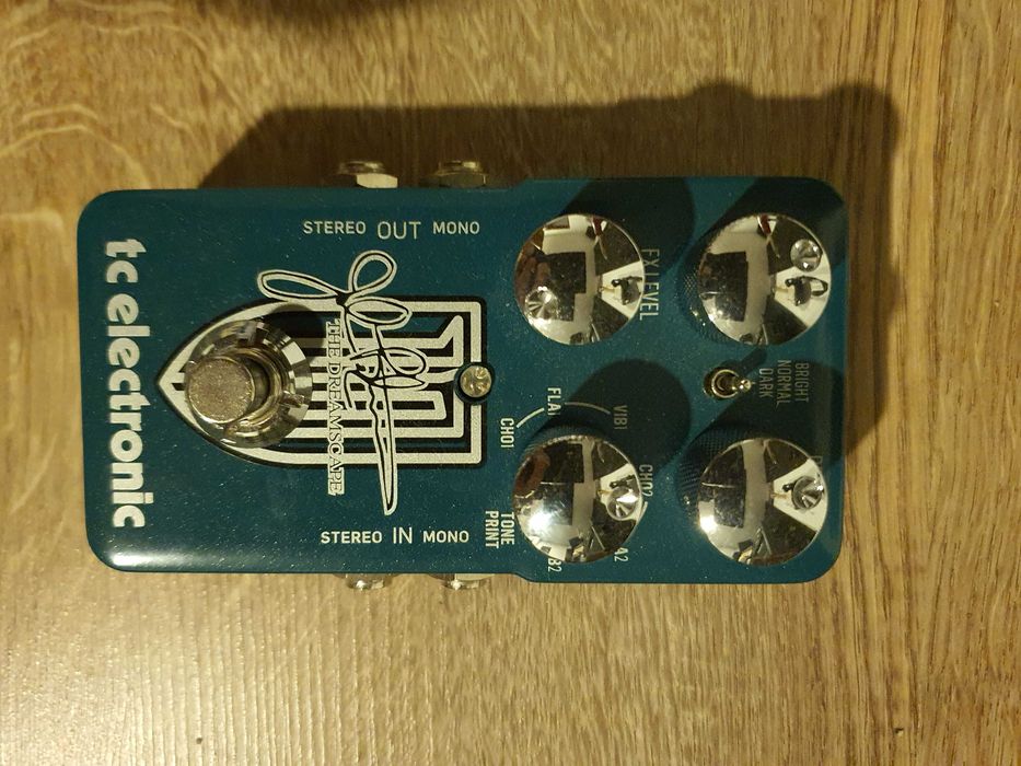 Lot Echipamente Muzicale Profesionale / Pedale Chitara / Orga / Microfoane – Stare Impecabila (Boss, Line 6, DigiTech, Ibanez, Roland