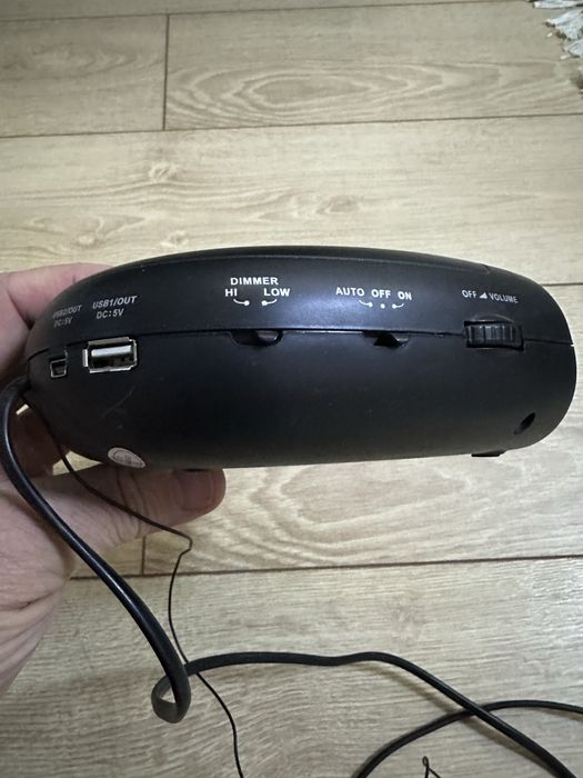 Часы- радиоприемник Supra