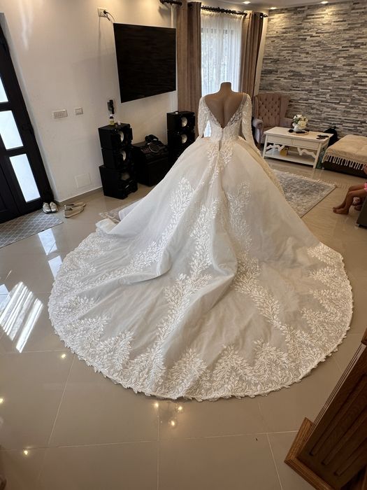 Vand rochie de mireasa cu corset reglabil