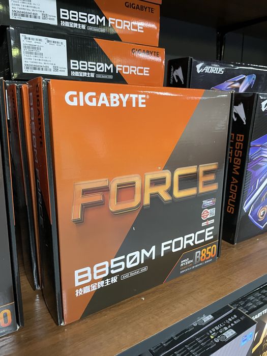 Материнская плата Gigabyte