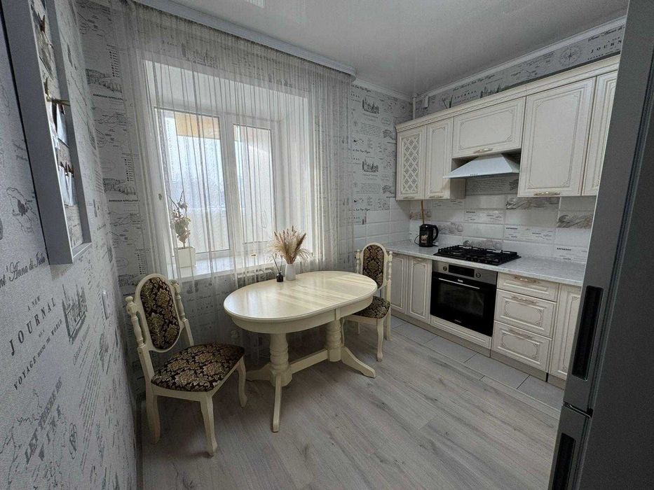 Срочно 1 комнатная 8 мкр Айткужинов