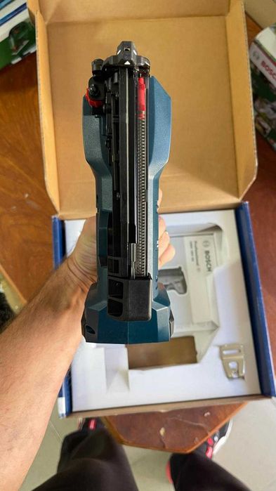 Pistol de bătut cuie Bosch Professional  GNH 18V-35 – fără fir (recul minim, motor fără perii, include cârlig pentru curea, L-BOXX 136)