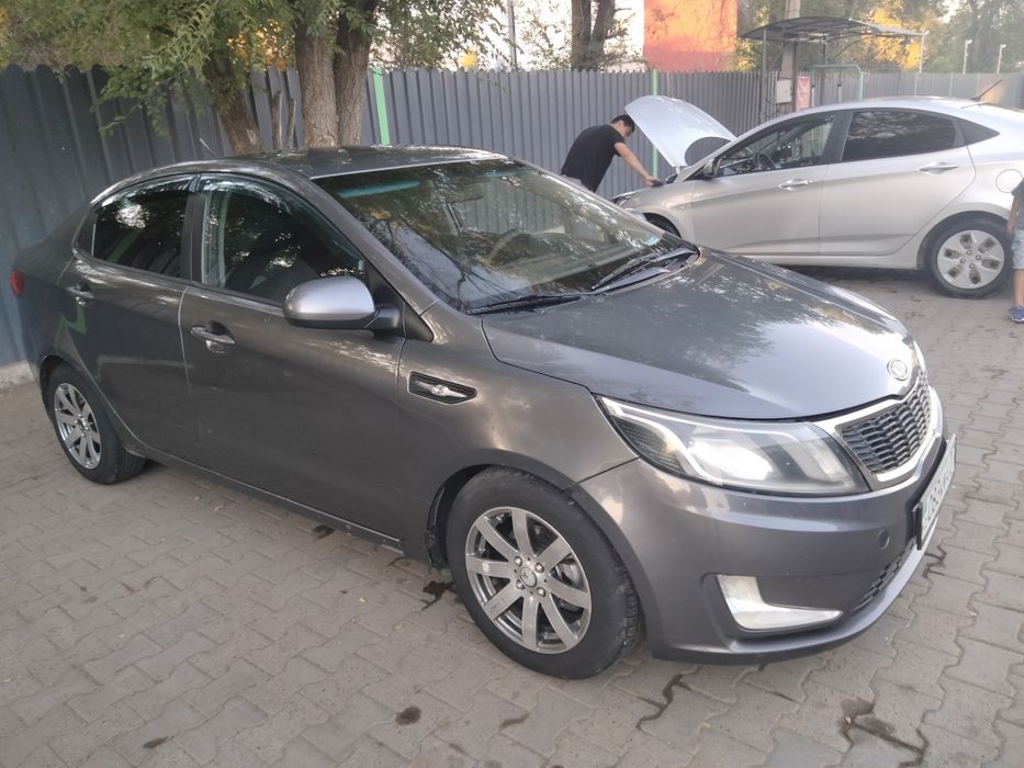 Киа рио 2012 г. Автомат.