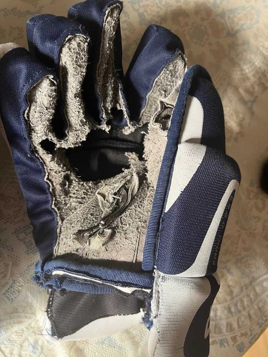 Продам хоккейные краги