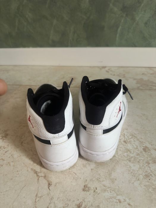 Adidasi nike jordan