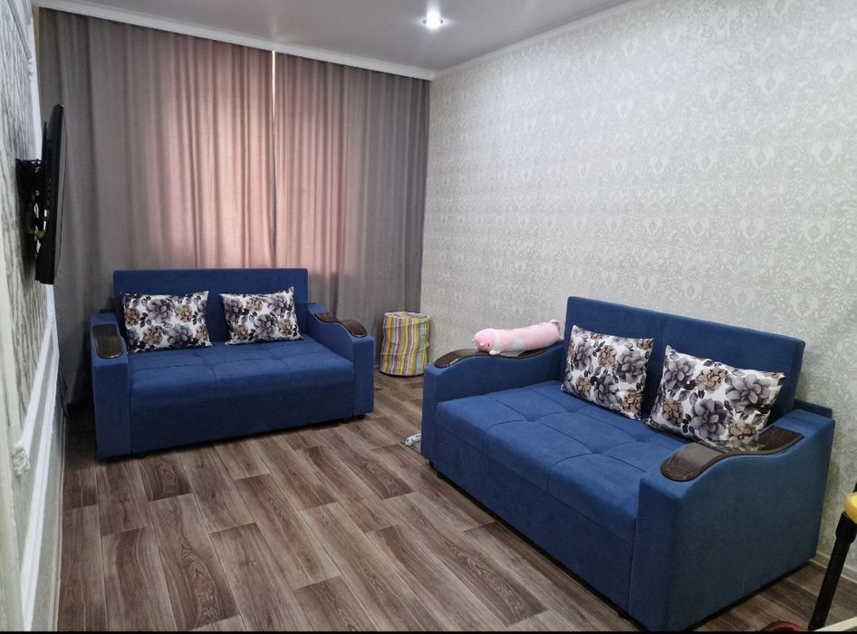 Продам 2 дивана с подушками в комплекте в хорошем состоянии