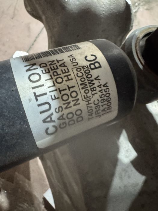 Заден десен шенкел+ амортесьор Ford Mustang GT 2018+