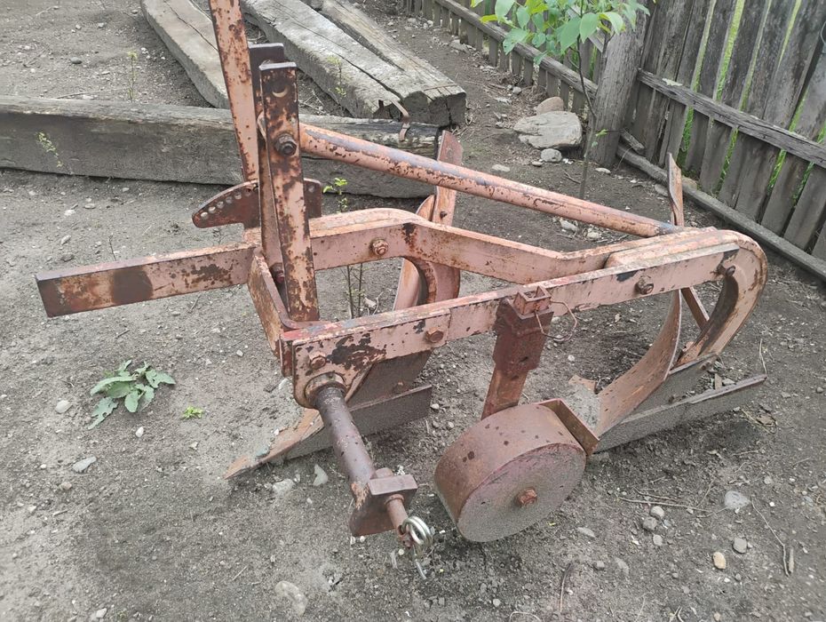 Vând Plug și Freză agricolă (lățime 1.5m)