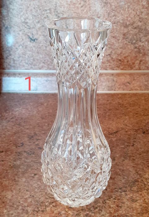 Три красиви кристални вази