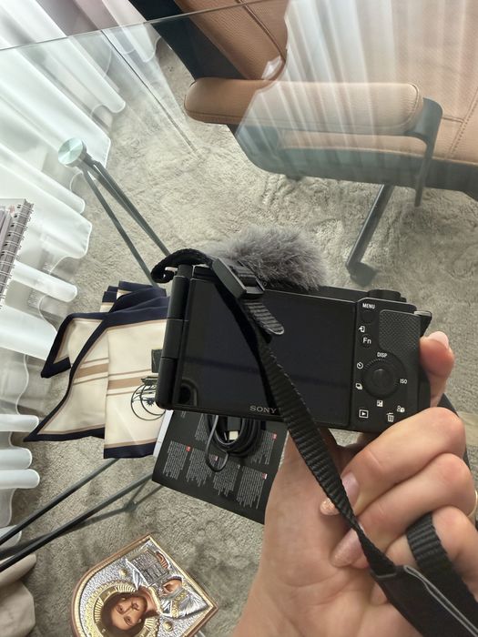 Sony ZV E10 cu obiectiv 16 50 mm stare impecabila