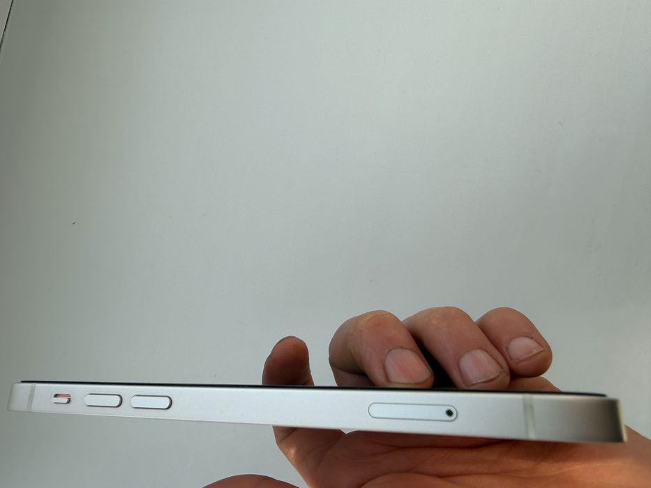 Продам Iphone 12