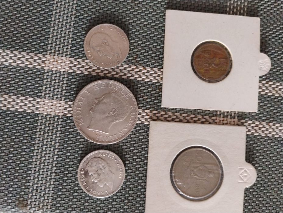 Vând ceasuri ,monede