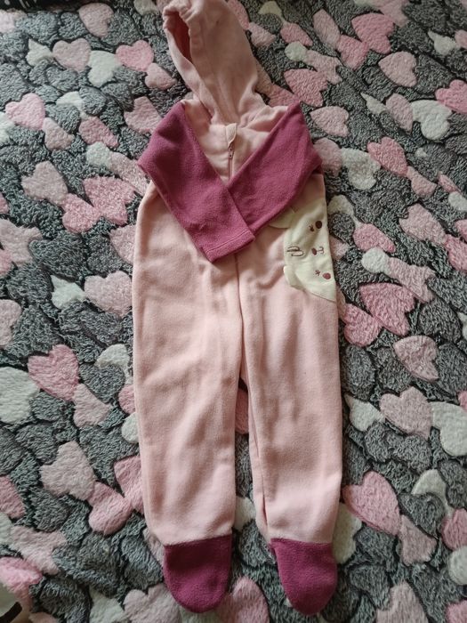 Продам вещи для девочки комбинезончик до года