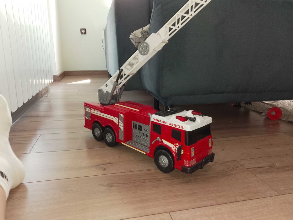 Маркови детски играчки Dickie (камиони и колички и др.)