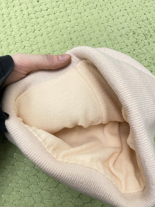 Теплая розовая шапка.